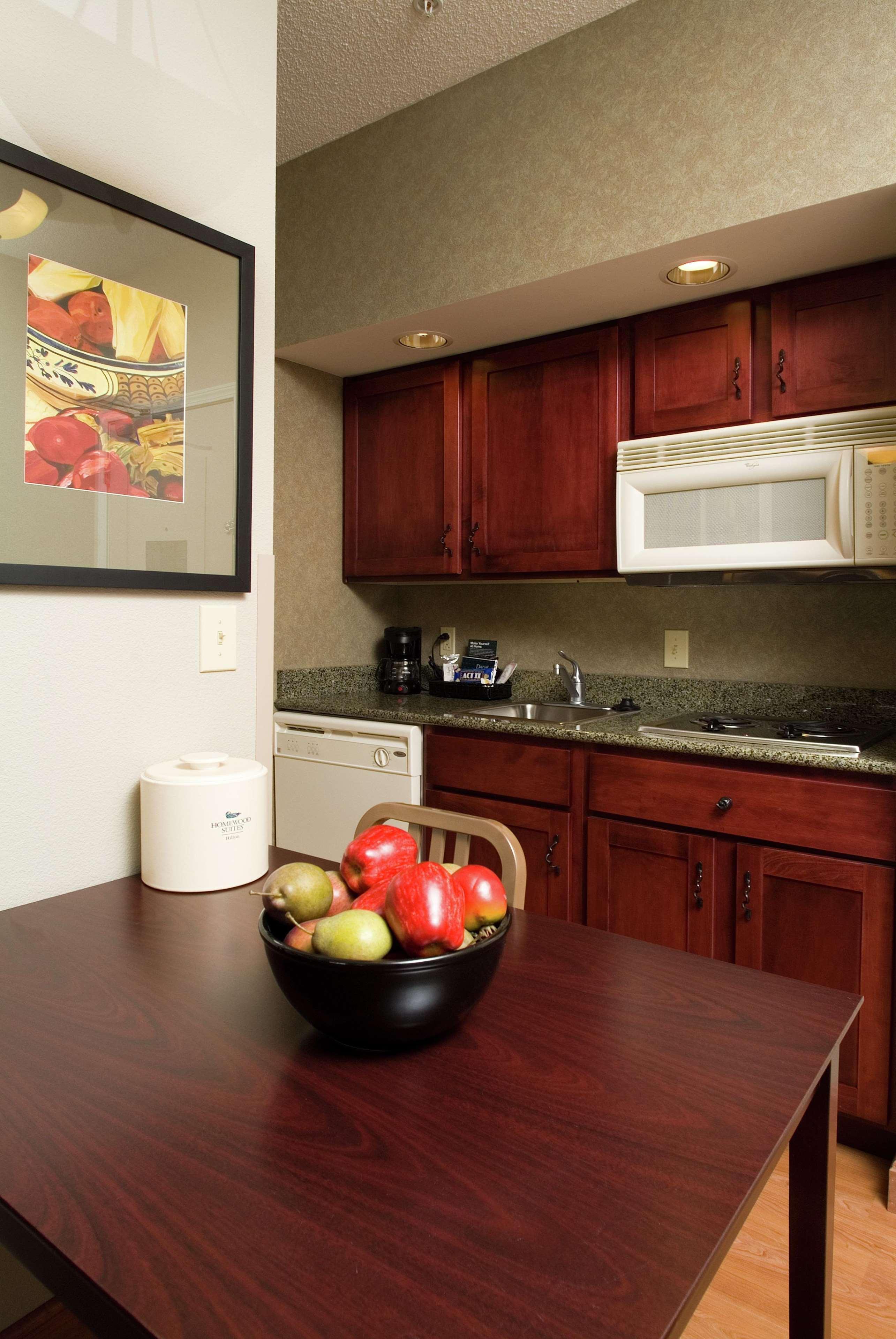 Homewood Suites By Hilton Bloomington Room photo